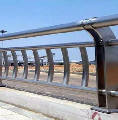 道路防撞護(hù)欄