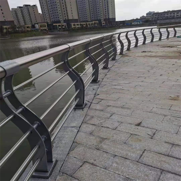 不銹鋼河道護(hù)欄批發(fā)